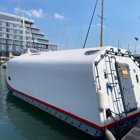 5 Star Ocean Village Marina Reconditioned Rnli Rig Life Boat Southampton Zewnętrze zdjęcie